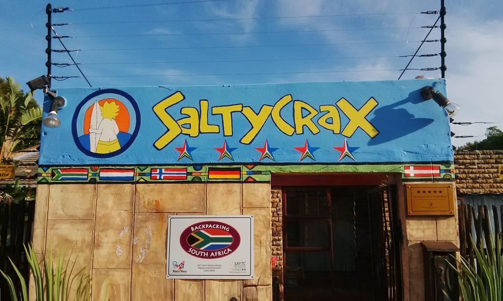 Saltycrax Backpackers And Surf Hostel Bloubergstrand Exterior photo