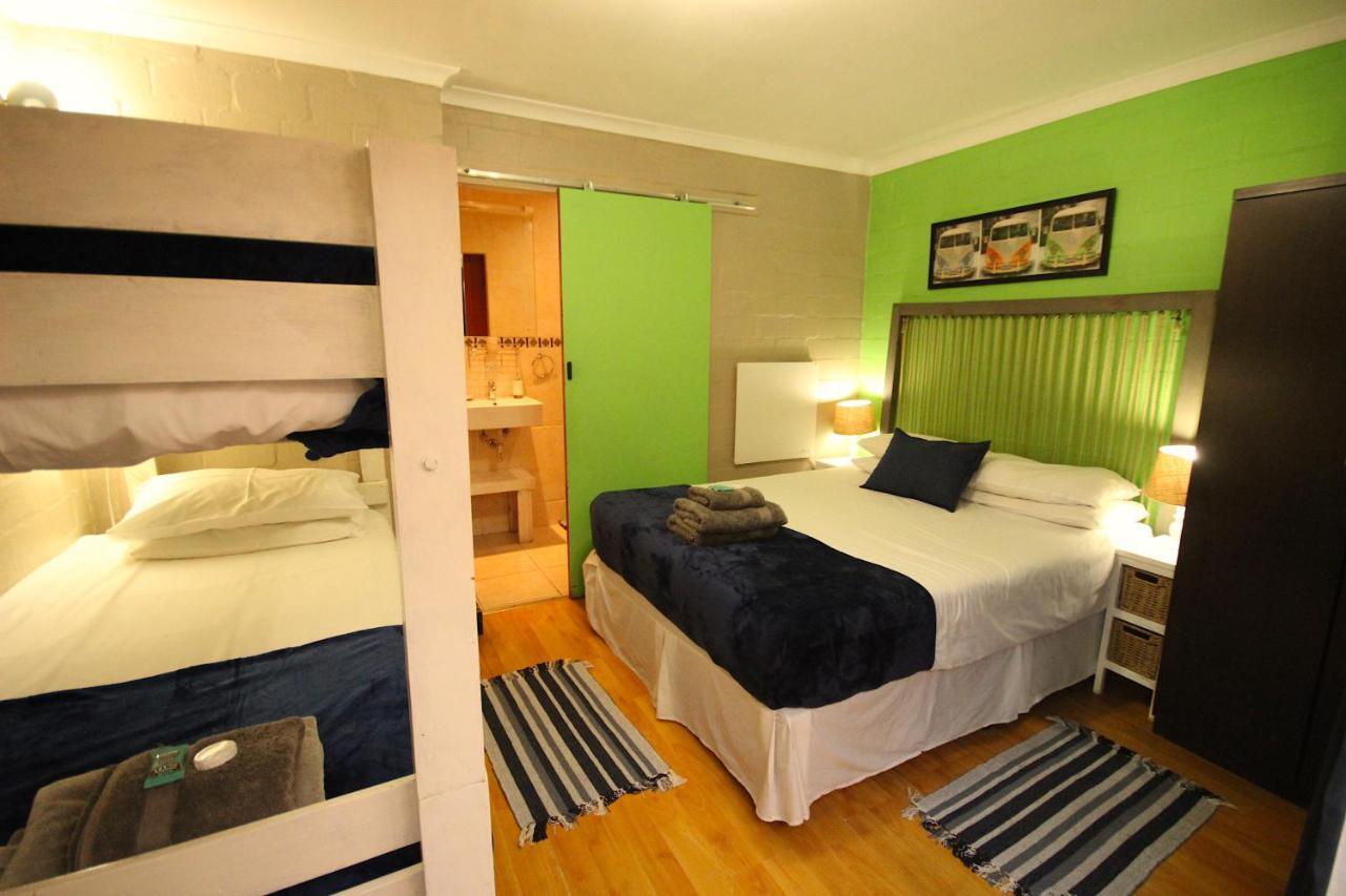 Saltycrax Backpackers And Surf Hostel Bloubergstrand Exterior photo