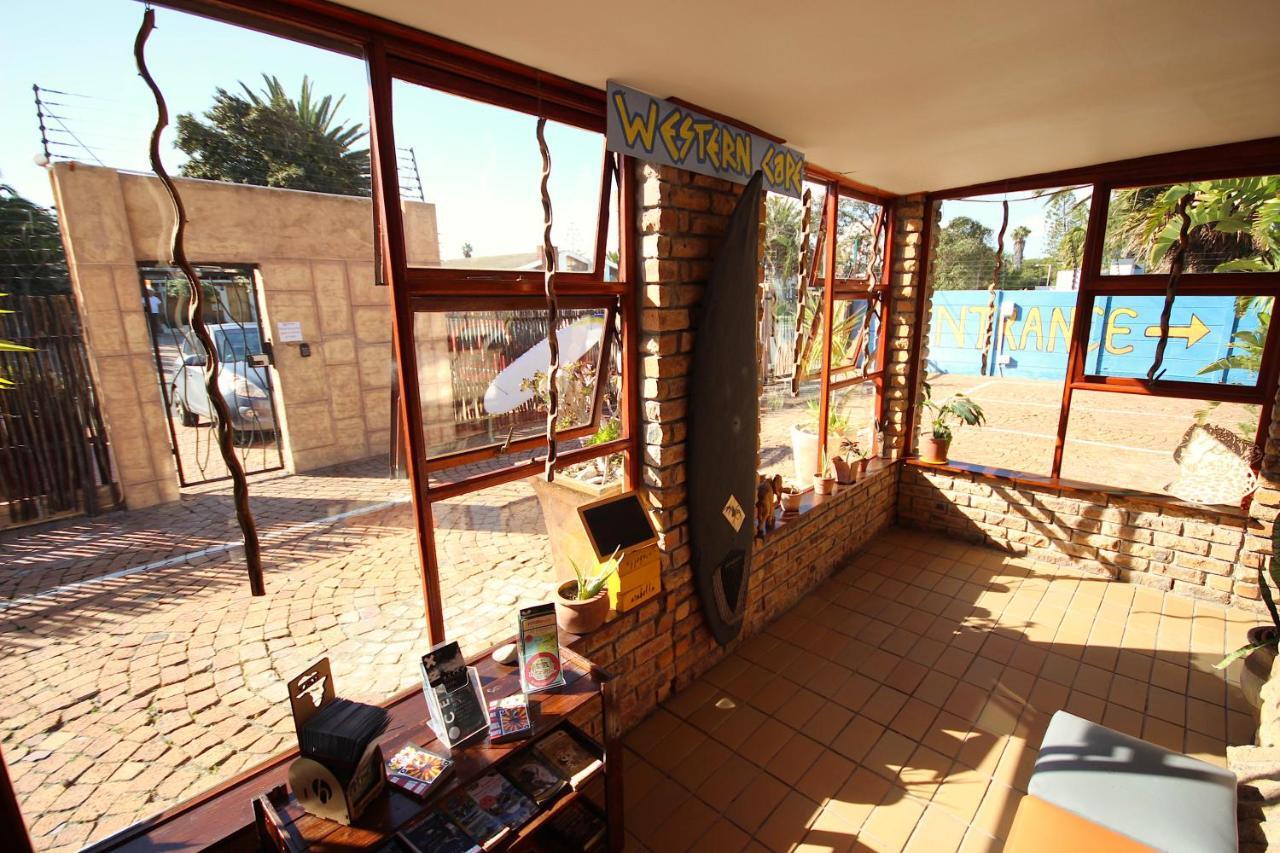 Saltycrax Backpackers And Surf Hostel Bloubergstrand Exterior photo
